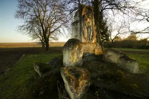 <b class=qtipBold><figcaption>German memorial in Machault,</figcaption></b><br>German memorial in Machault, This is on site of vanished German cemetery laid out near Fellazarett Nr. 8<br><em>© Mike St. Maur Sheil / westernfrontphotography.com</em> German memorial in Machault,