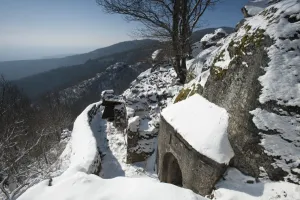 <b class=qtipBold><figcaption>Mittel Rehfelsen</figcaption></b><br>Mittel Rehfelsen is a rocky outcrop on the southern slopes of HWK which was tunneled and fortified by the Germans<br><em>© Mike St. Maur Sheil / westernfrontphotography.com</em> Mittel Rehfelsen